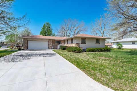 Photo of 357 Village Ln, Eureka, KS 67045 (MLS # 670779)