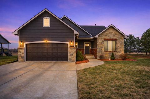 Townhouse For Sale - 4702 N Emerald Ct<br/> Maize, KS 67101