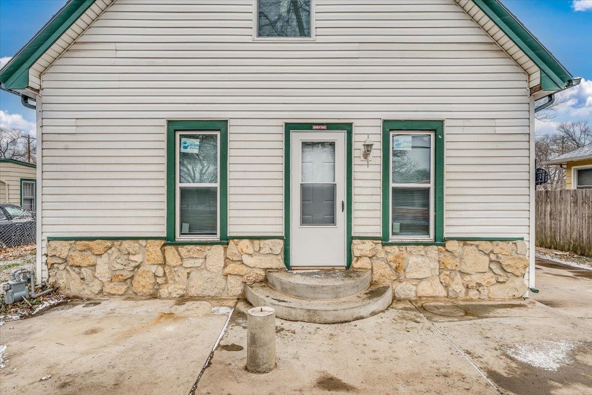 Wichita, Kansas 67204, United States, 3 Bedrooms Bedrooms, ,2 BathroomsBathrooms,Residential,Pending,67671