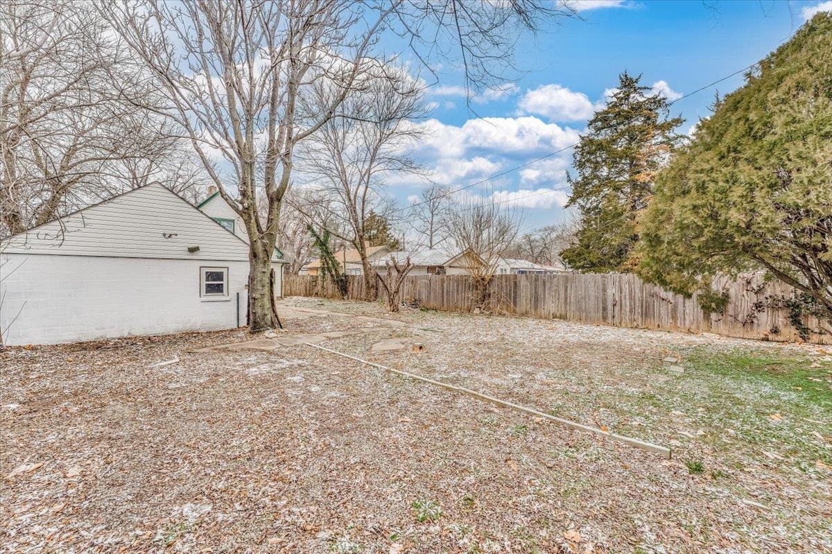 Wichita, Kansas 67204, United States, 3 Bedrooms Bedrooms, ,2 BathroomsBathrooms,Residential,Pending,67671