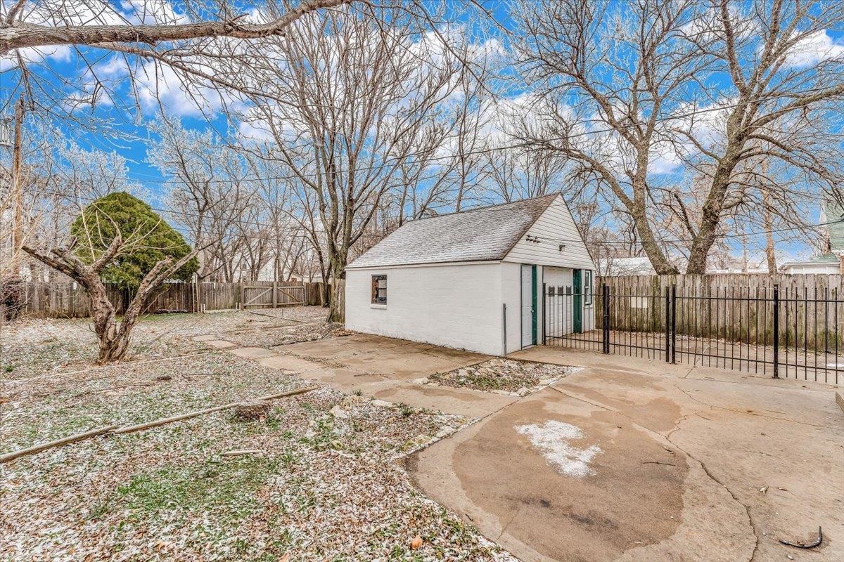 Wichita, Kansas 67204, United States, 3 Bedrooms Bedrooms, ,2 BathroomsBathrooms,Residential,Pending,67671