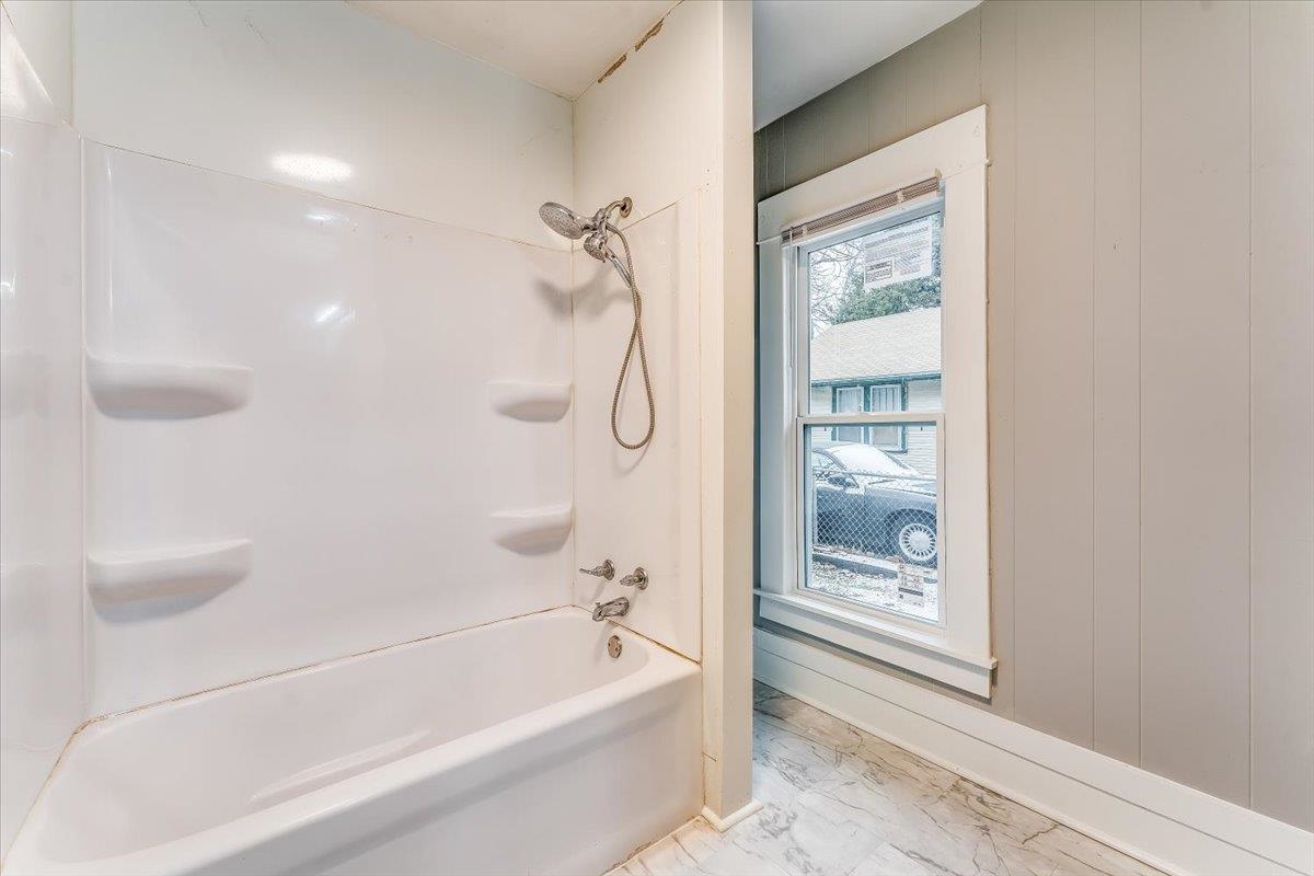 Wichita, Kansas 67204, United States, 3 Bedrooms Bedrooms, ,2 BathroomsBathrooms,Residential,Pending,67671