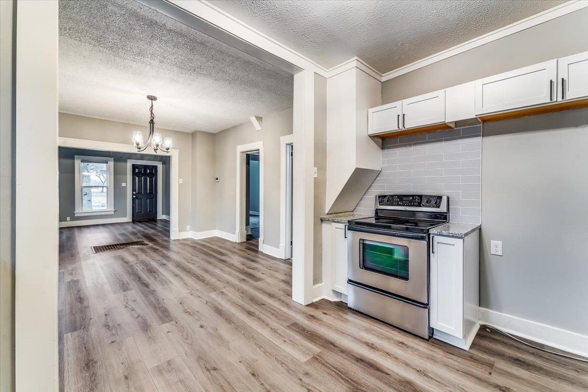 Wichita, Kansas 67204, United States, 3 Bedrooms Bedrooms, ,2 BathroomsBathrooms,Residential,Pending,67671