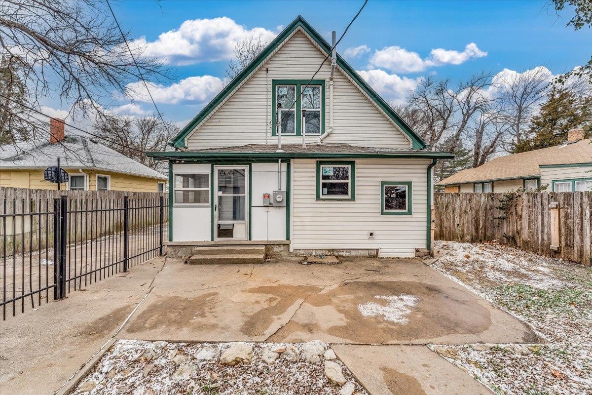 Wichita, Kansas 67204, United States, 3 Bedrooms Bedrooms, ,2 BathroomsBathrooms,Residential,Pending,67671