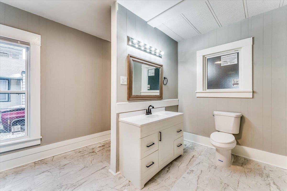 Wichita, Kansas 67204, United States, 3 Bedrooms Bedrooms, ,2 BathroomsBathrooms,Residential,Pending,67671