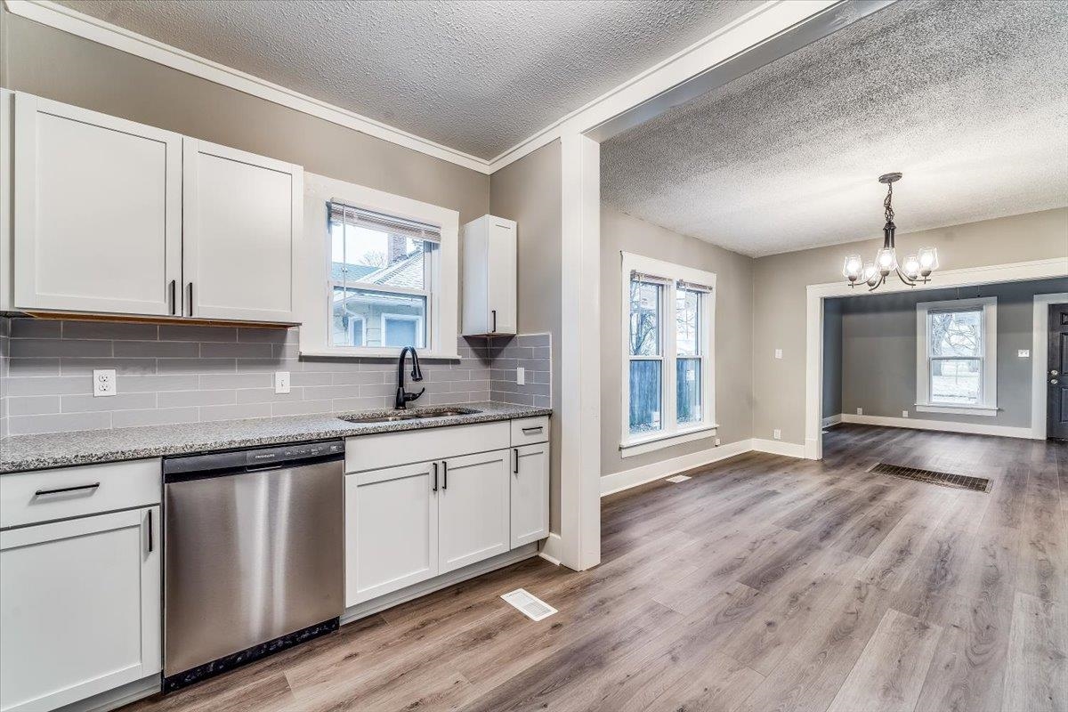 Wichita, Kansas 67204, United States, 3 Bedrooms Bedrooms, ,2 BathroomsBathrooms,Residential,Pending,67671