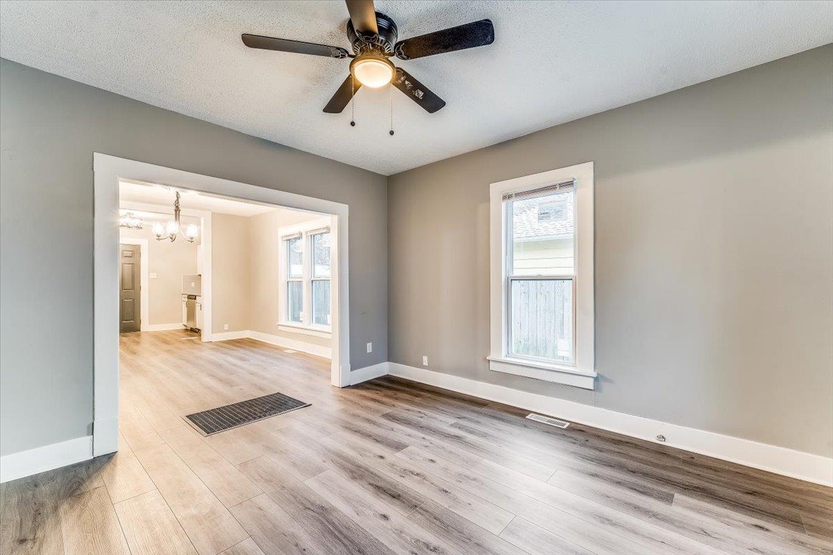 Wichita, Kansas 67204, United States, 3 Bedrooms Bedrooms, ,2 BathroomsBathrooms,Residential,Pending,67671