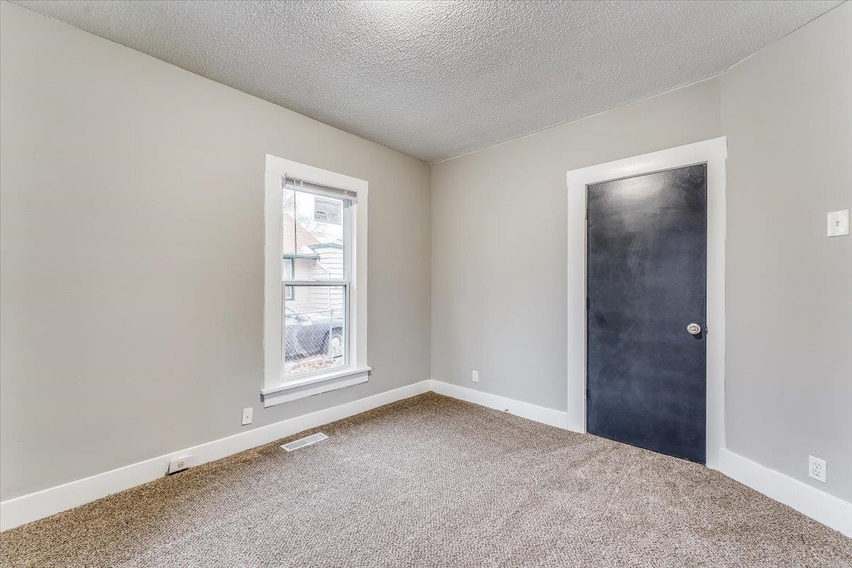 Wichita, Kansas 67204, United States, 3 Bedrooms Bedrooms, ,2 BathroomsBathrooms,Residential,Pending,67671