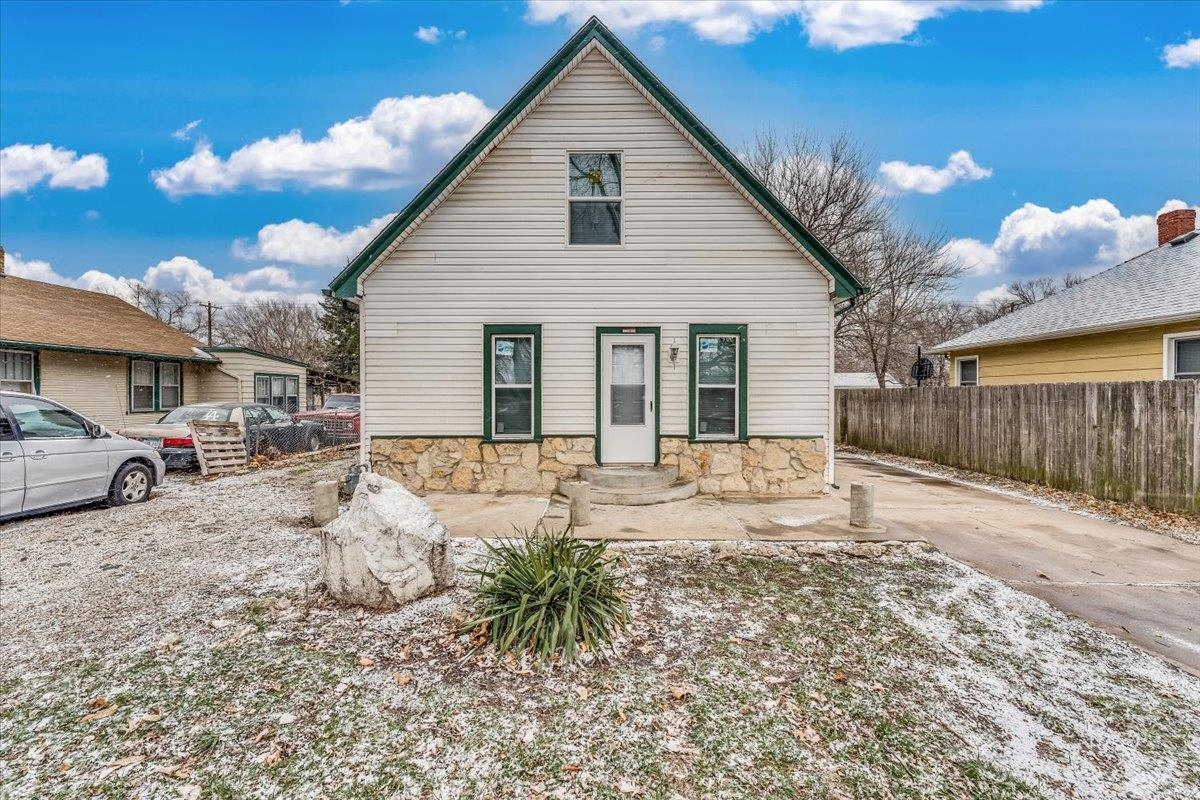 Wichita, Kansas 67204, United States, 3 Bedrooms Bedrooms, ,2 BathroomsBathrooms,Residential,Pending,67671