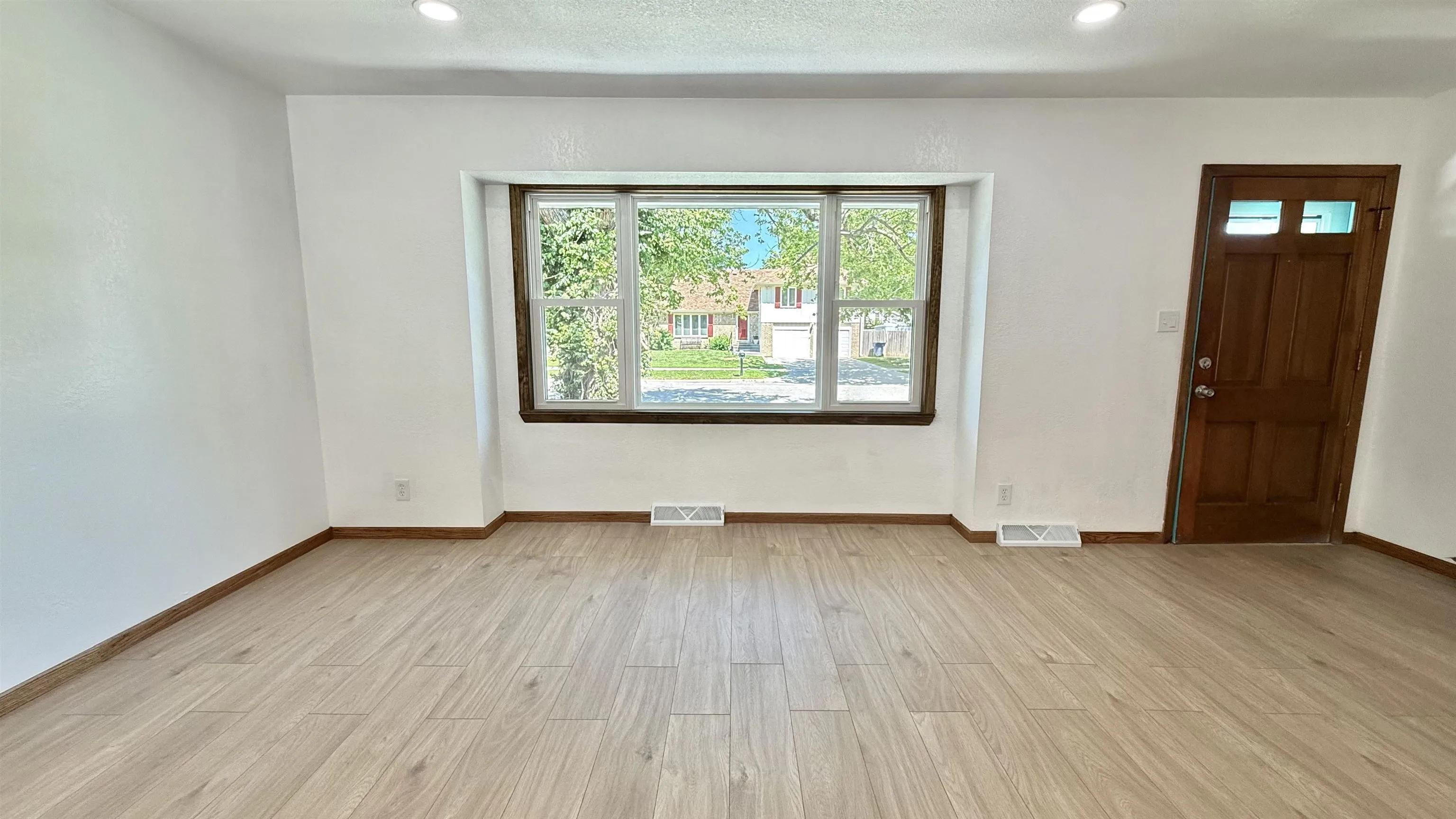 Wichita, Kansas 67220, United States, 4 Bedrooms Bedrooms, ,2 BathroomsBathrooms,Residential,Pending,146177