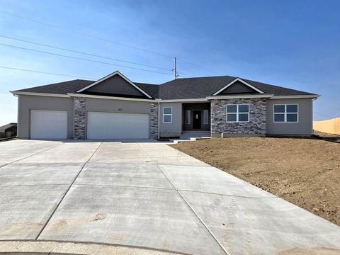 Homes For Sale - 2012 Wheatland Cir<br/> Salina, KS 67401