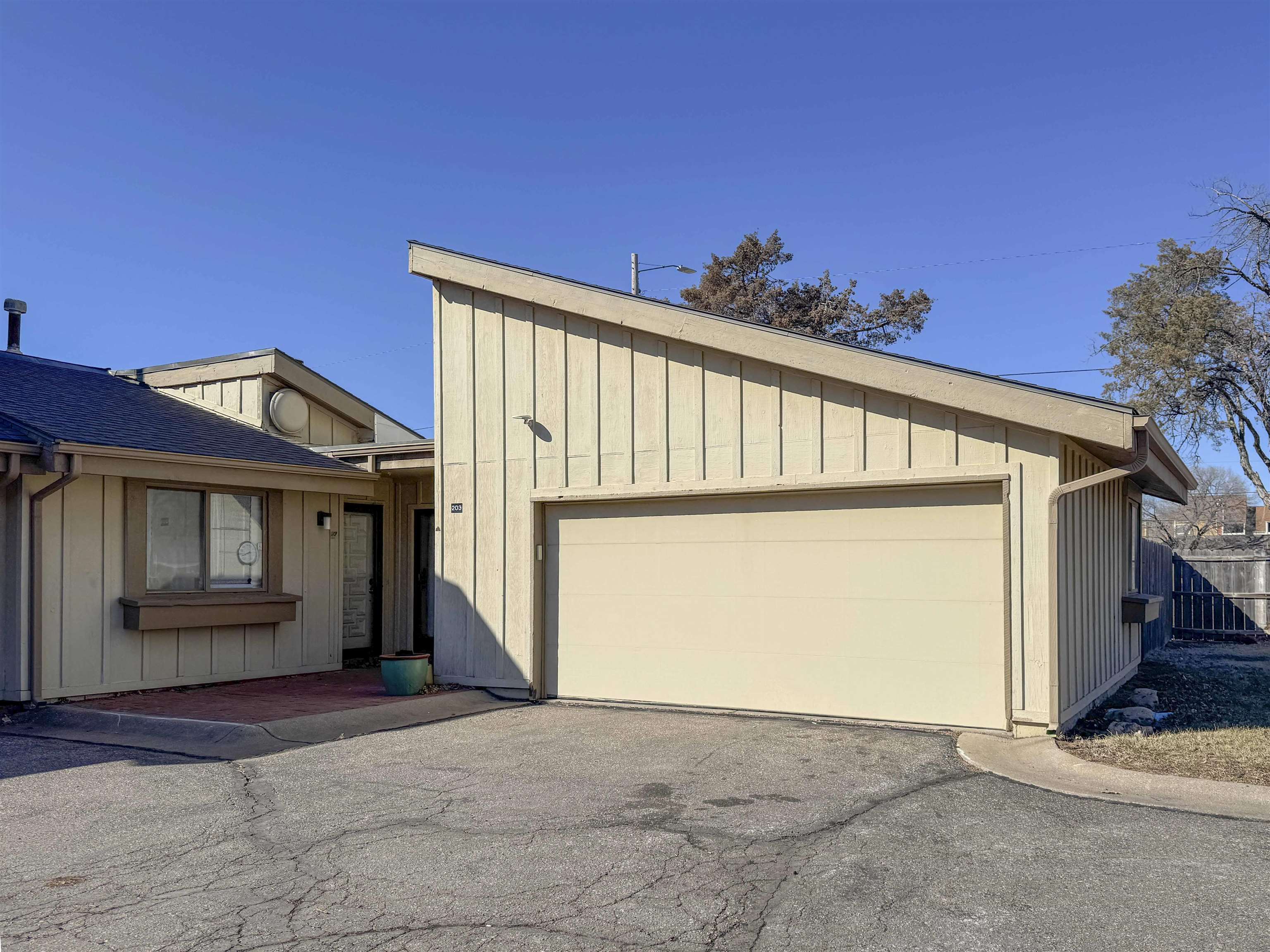 8419 E Harry #203 St, Wichita, Kansas image 1