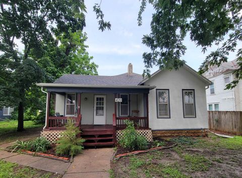 Homes For Sale - 420 N Jefferson Ave<br/> Wellington, KS 67152
