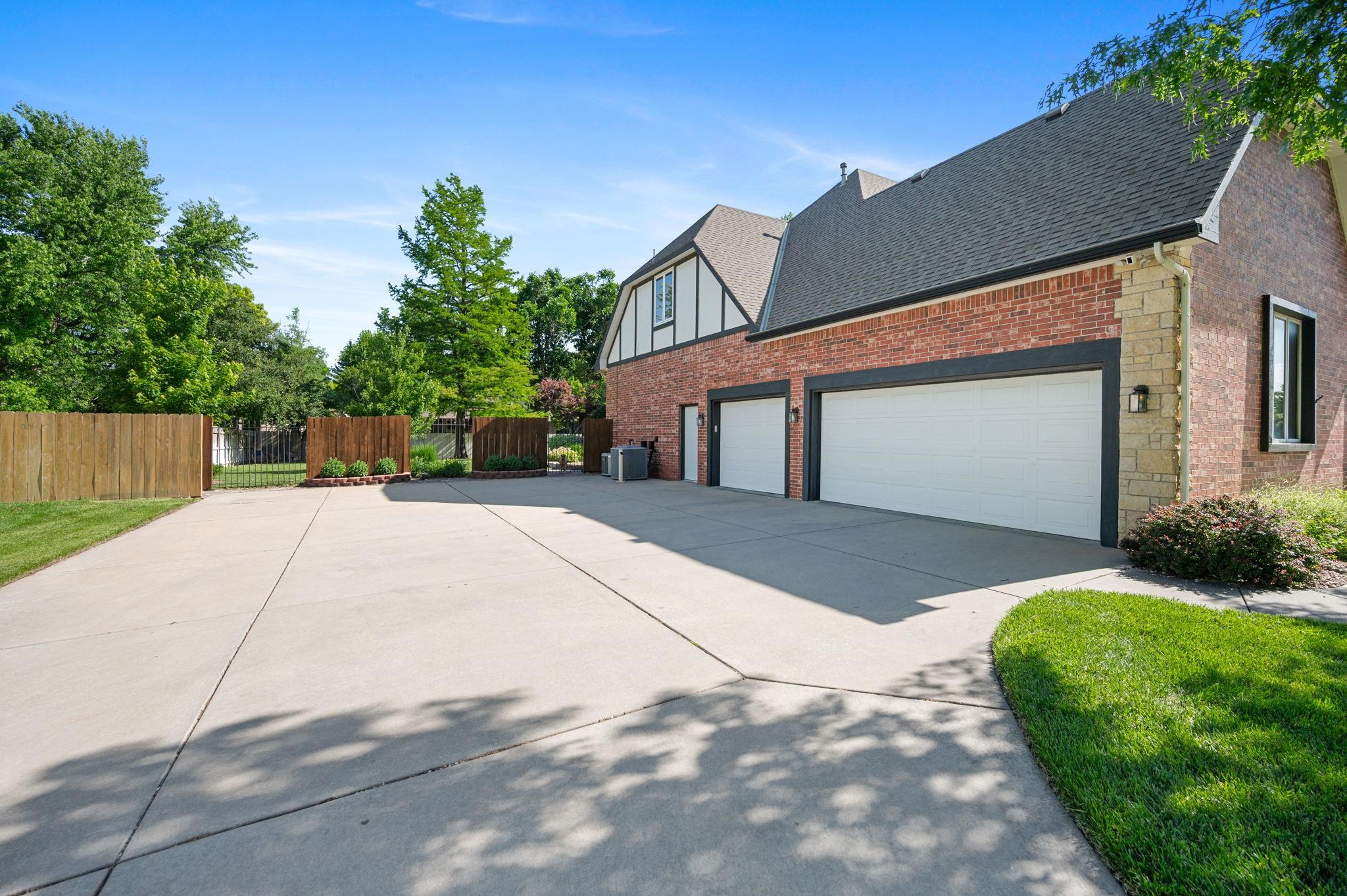 12206 W Hunters View St, Wichita, Kansas image 30