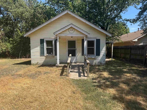 Homes For Sale - 218 N Oak St<br/> Goddard, KS 67052