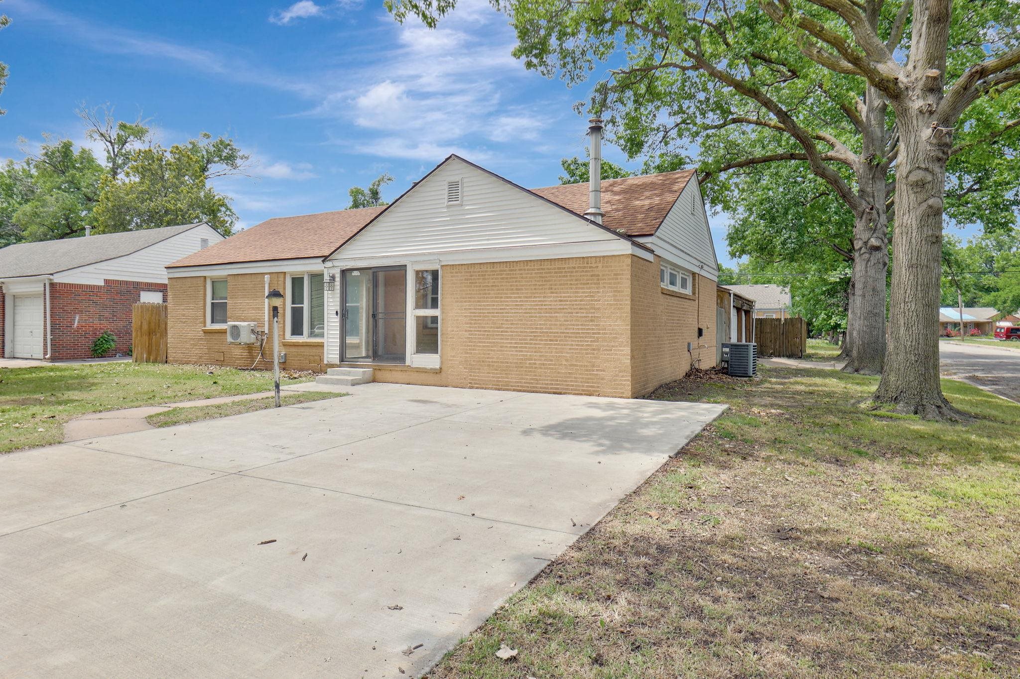 603 S Drury Ln, Wichita, Kansas image 2