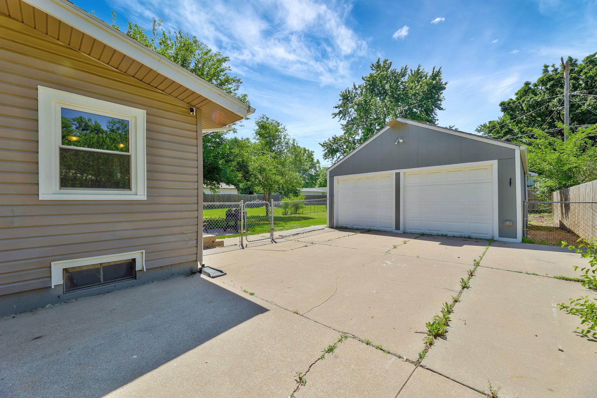 1729 E Ventnor St, Park City, Kansas image 33
