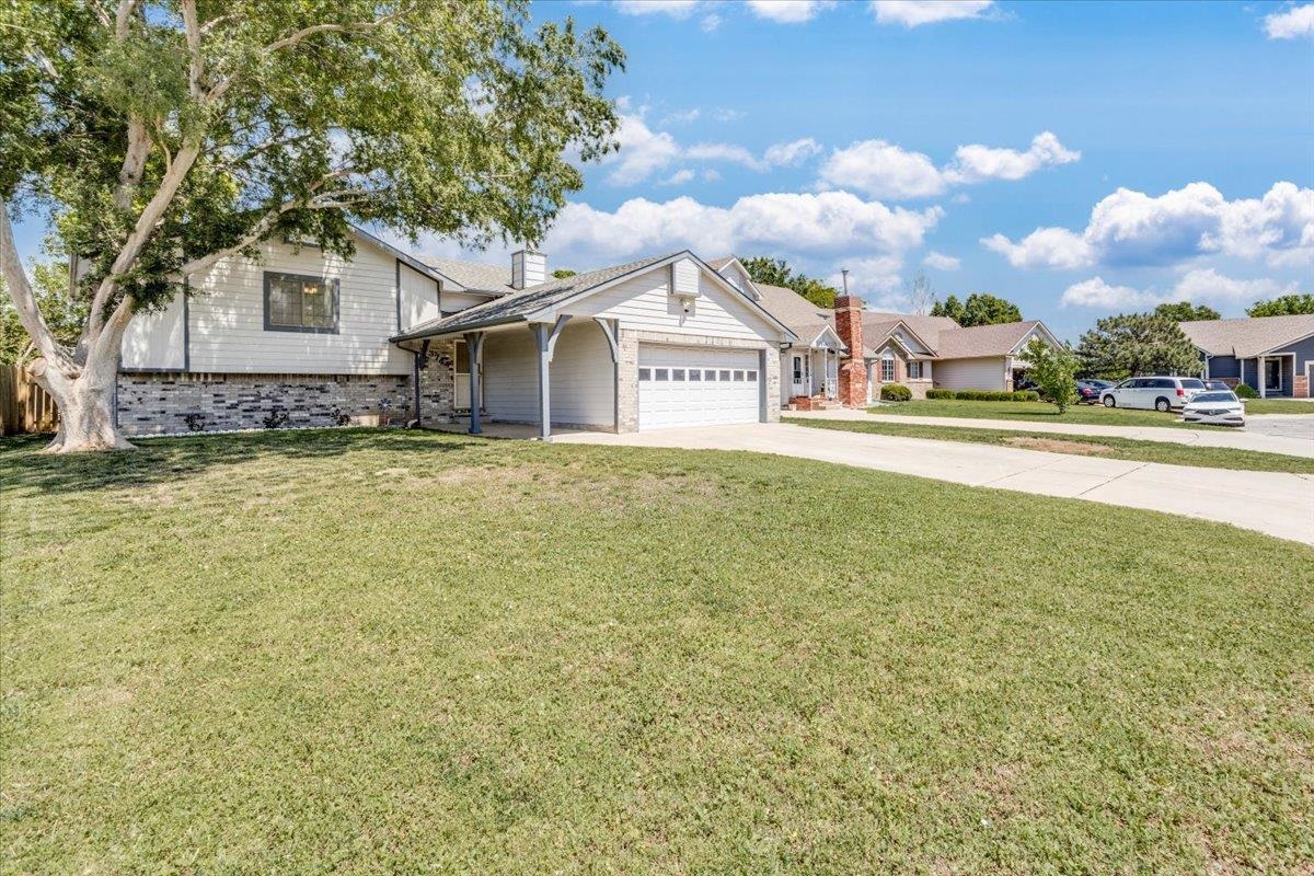 3744 N Rushwood Ct, Wichita, Kansas image 2