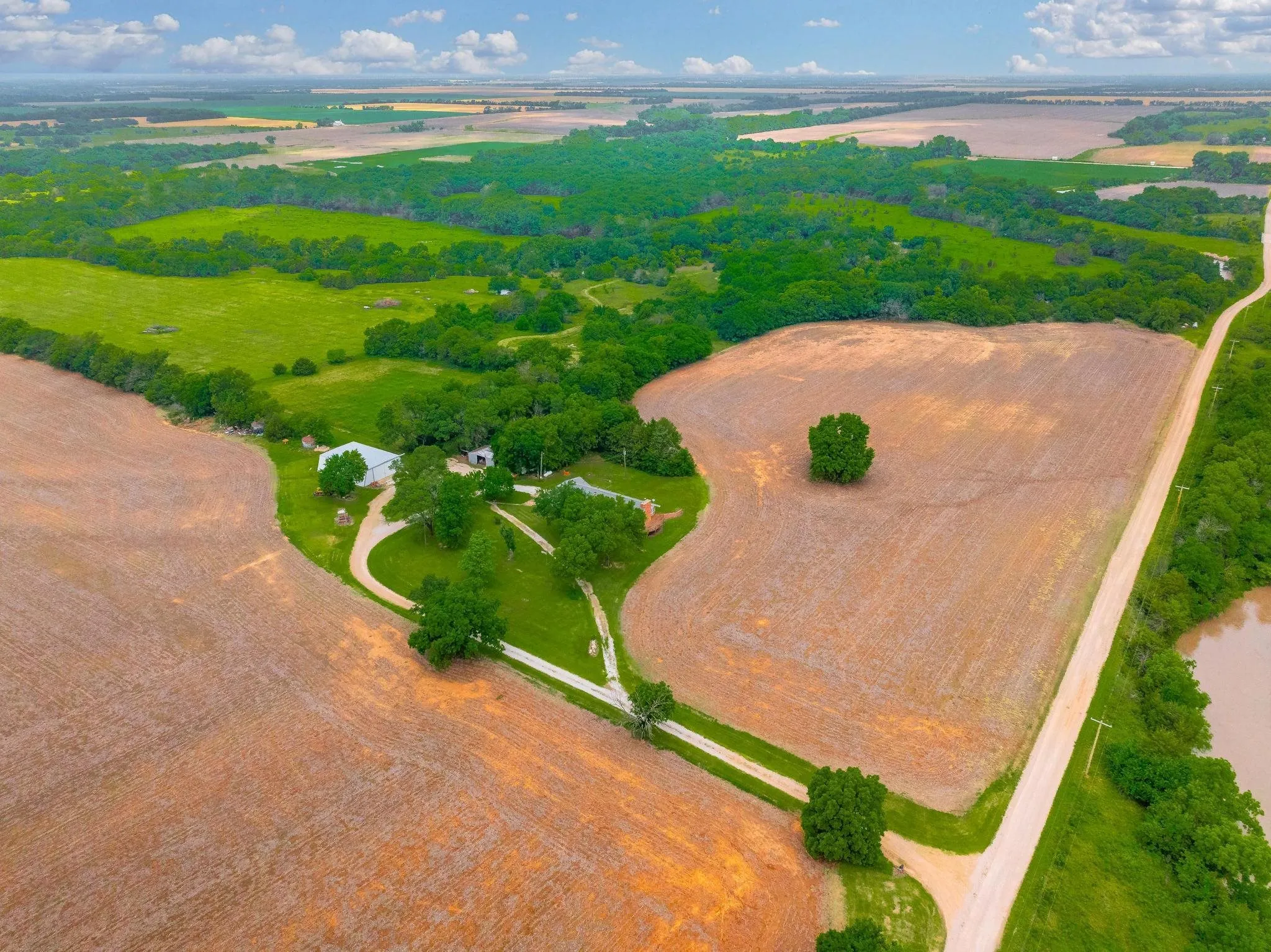 Geuda Springs, Kansas 67051, United States, 4 Bedrooms Bedrooms, ,2 BathroomsBathrooms,Residential,Active,146702