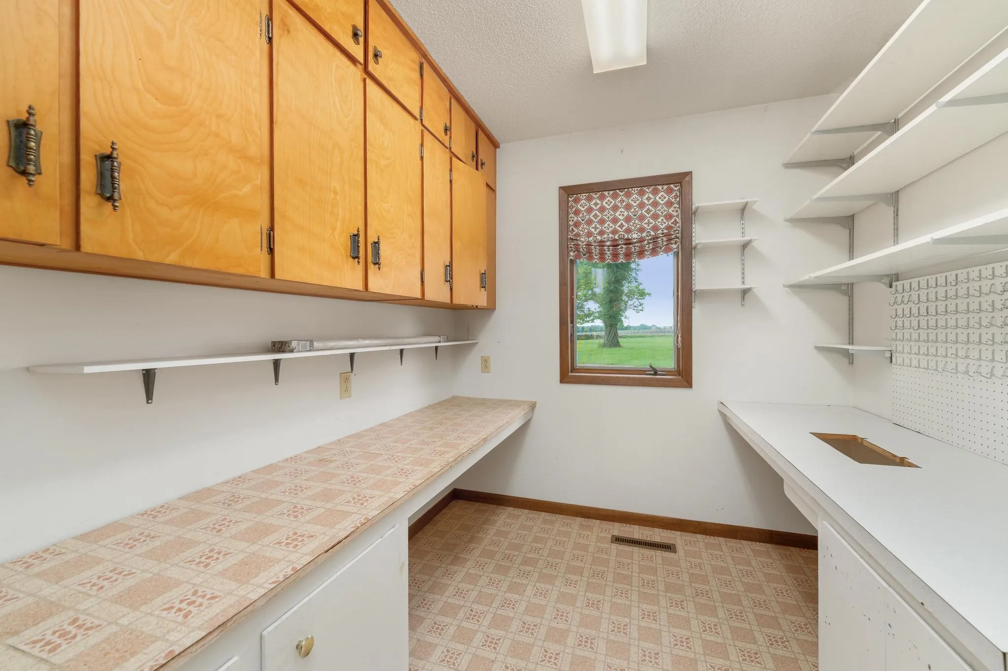 Geuda Springs, Kansas 67051, United States, 4 Bedrooms Bedrooms, ,2 BathroomsBathrooms,Residential,Active,146702