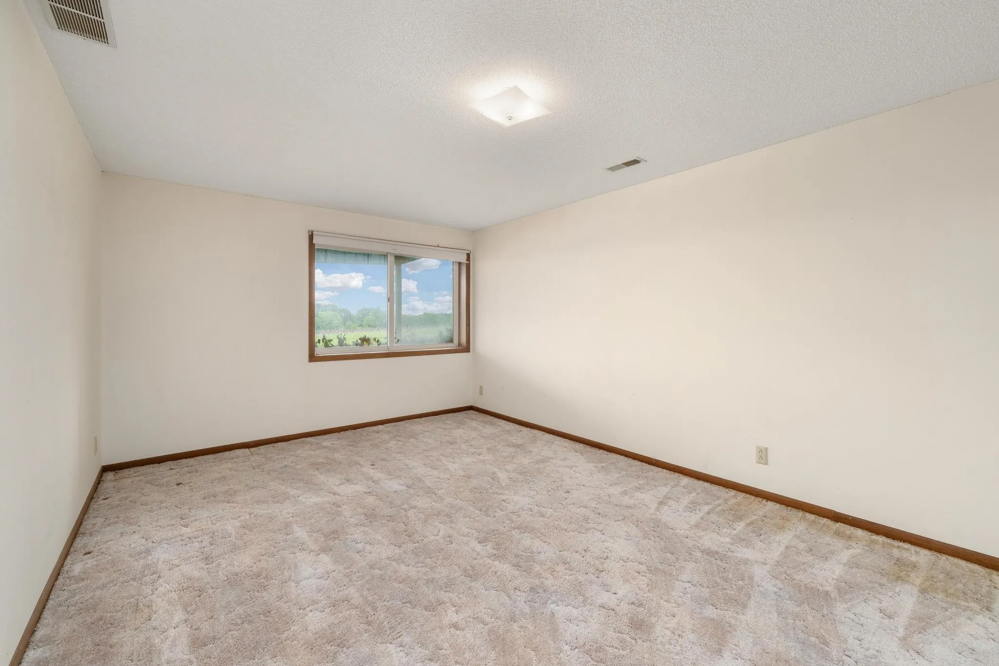 Geuda Springs, Kansas 67051, United States, 4 Bedrooms Bedrooms, ,2 BathroomsBathrooms,Residential,Active,146702