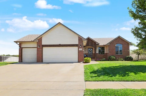 Homes For Sale - 2106 S Wheatland St<br/> Wichita, KS 67235