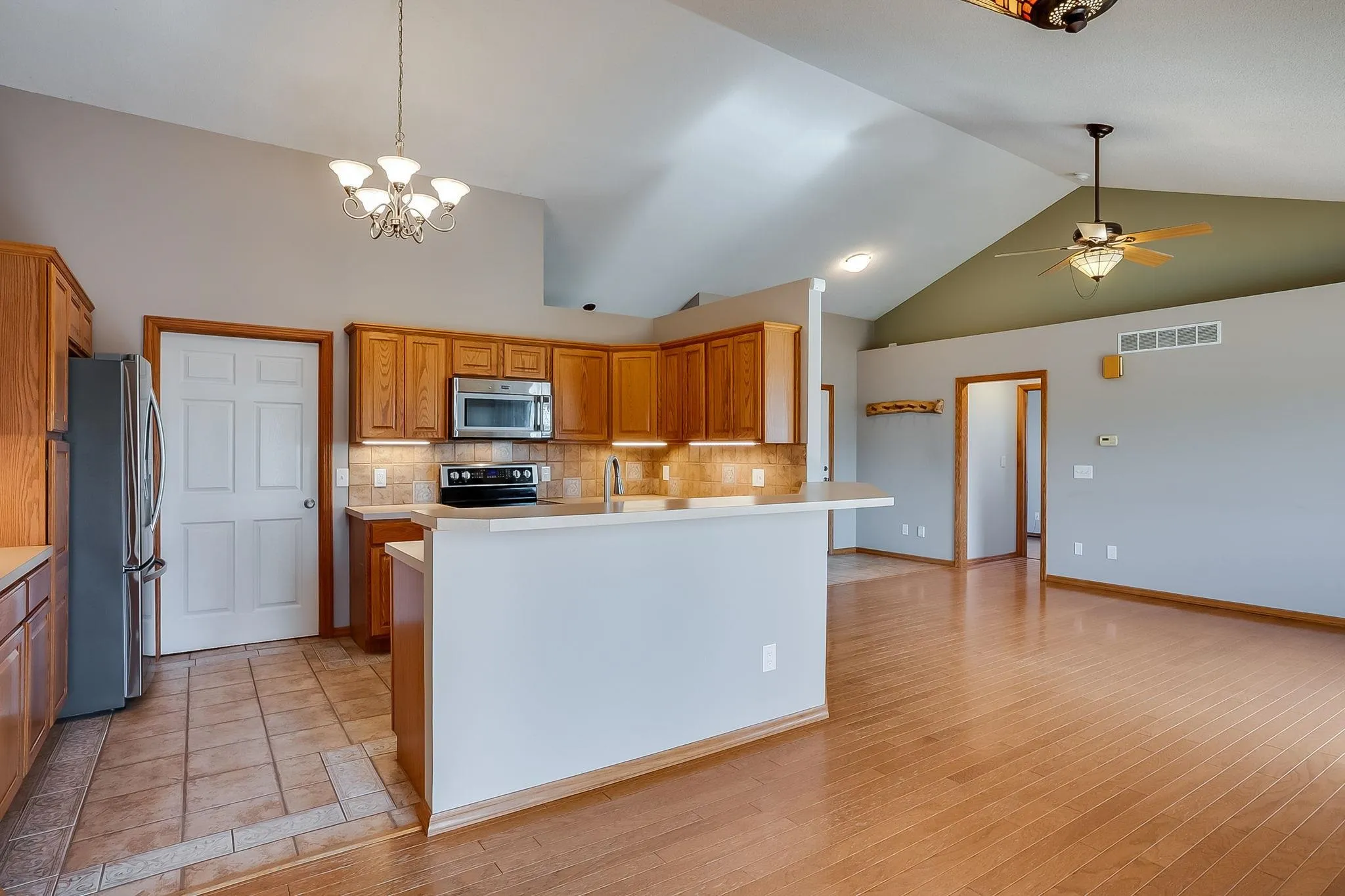 Wichita, Kansas 67210, United States, 3 Bedrooms Bedrooms, ,3 BathroomsBathrooms,Residential,Active,218836