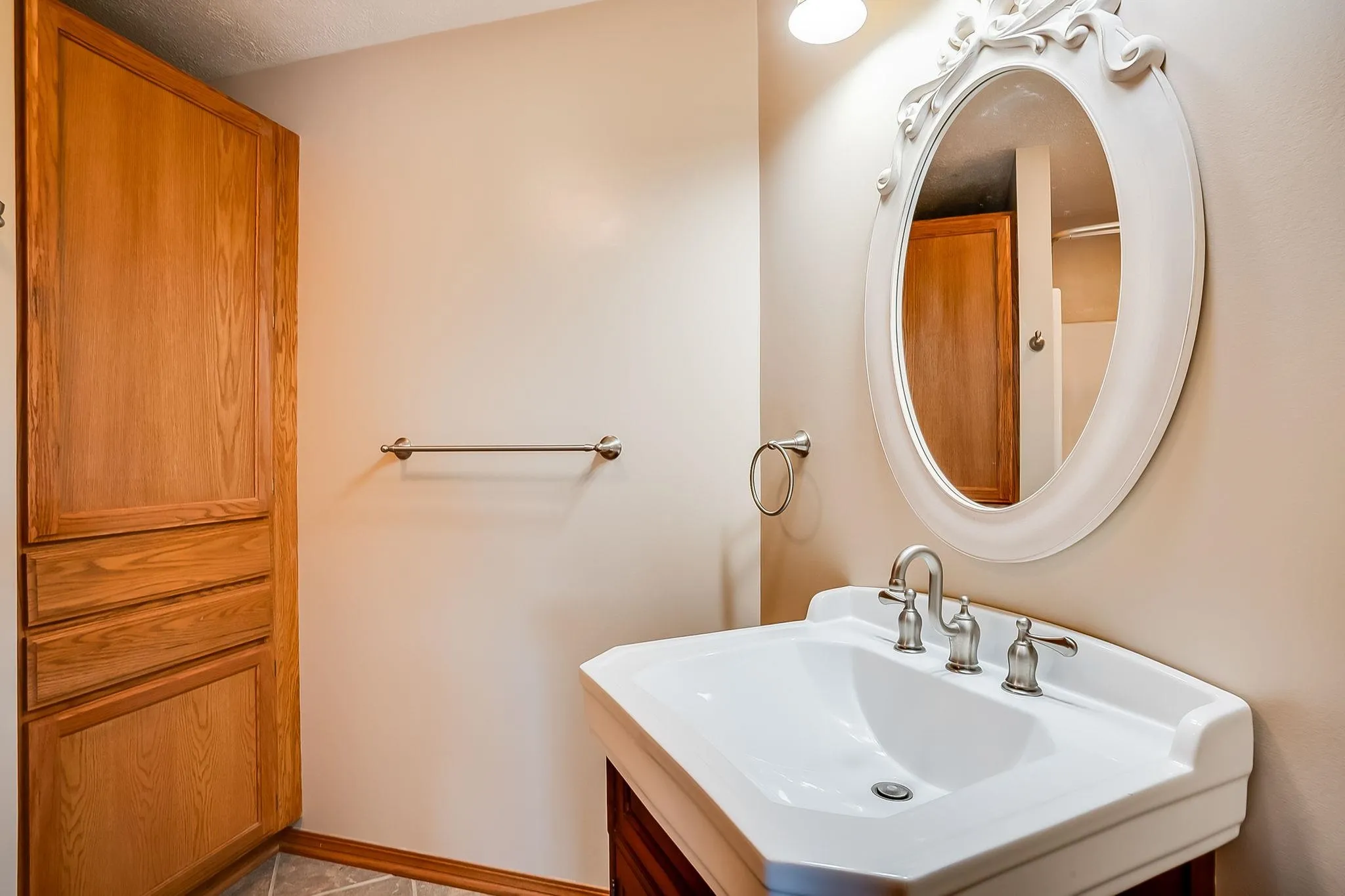 Wichita, Kansas 67210, United States, 3 Bedrooms Bedrooms, ,3 BathroomsBathrooms,Residential,Active,218836