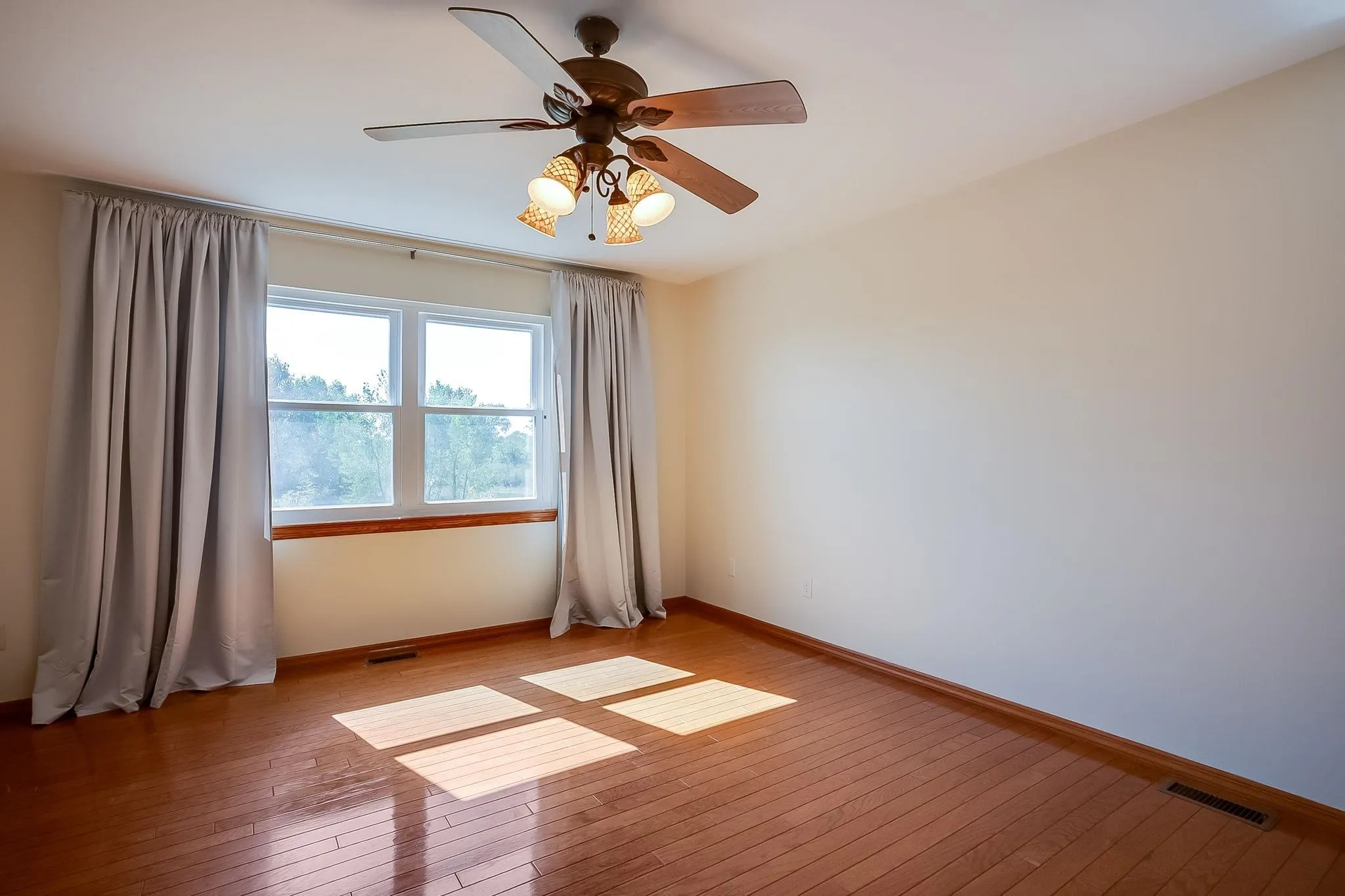 Wichita, Kansas 67210, United States, 3 Bedrooms Bedrooms, ,3 BathroomsBathrooms,Residential,Active,218836