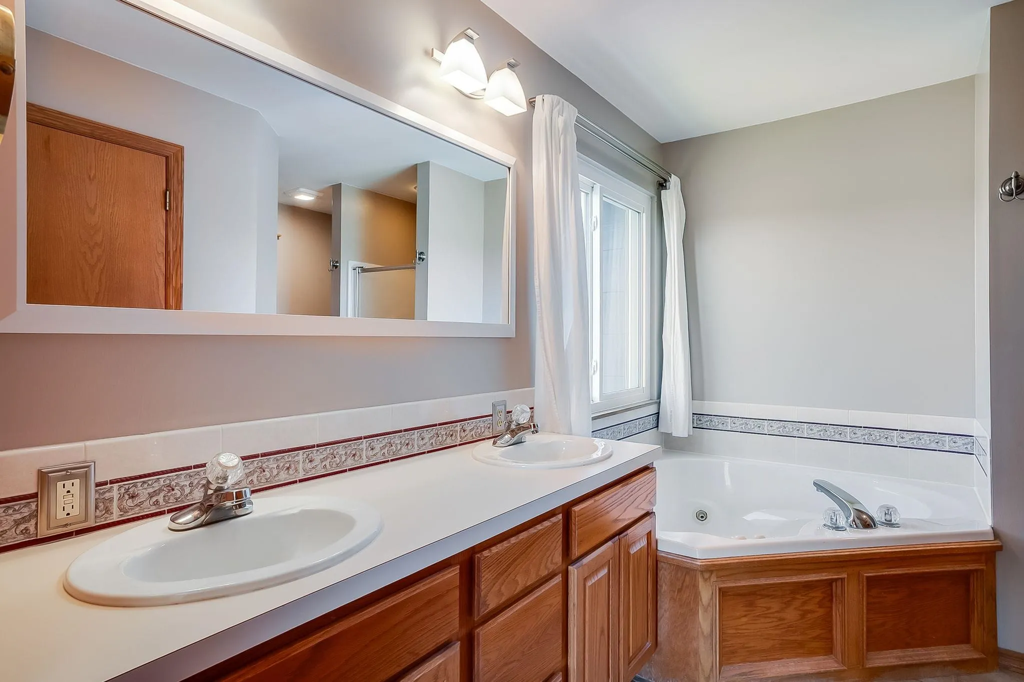 Wichita, Kansas 67210, United States, 3 Bedrooms Bedrooms, ,3 BathroomsBathrooms,Residential,Active,218836