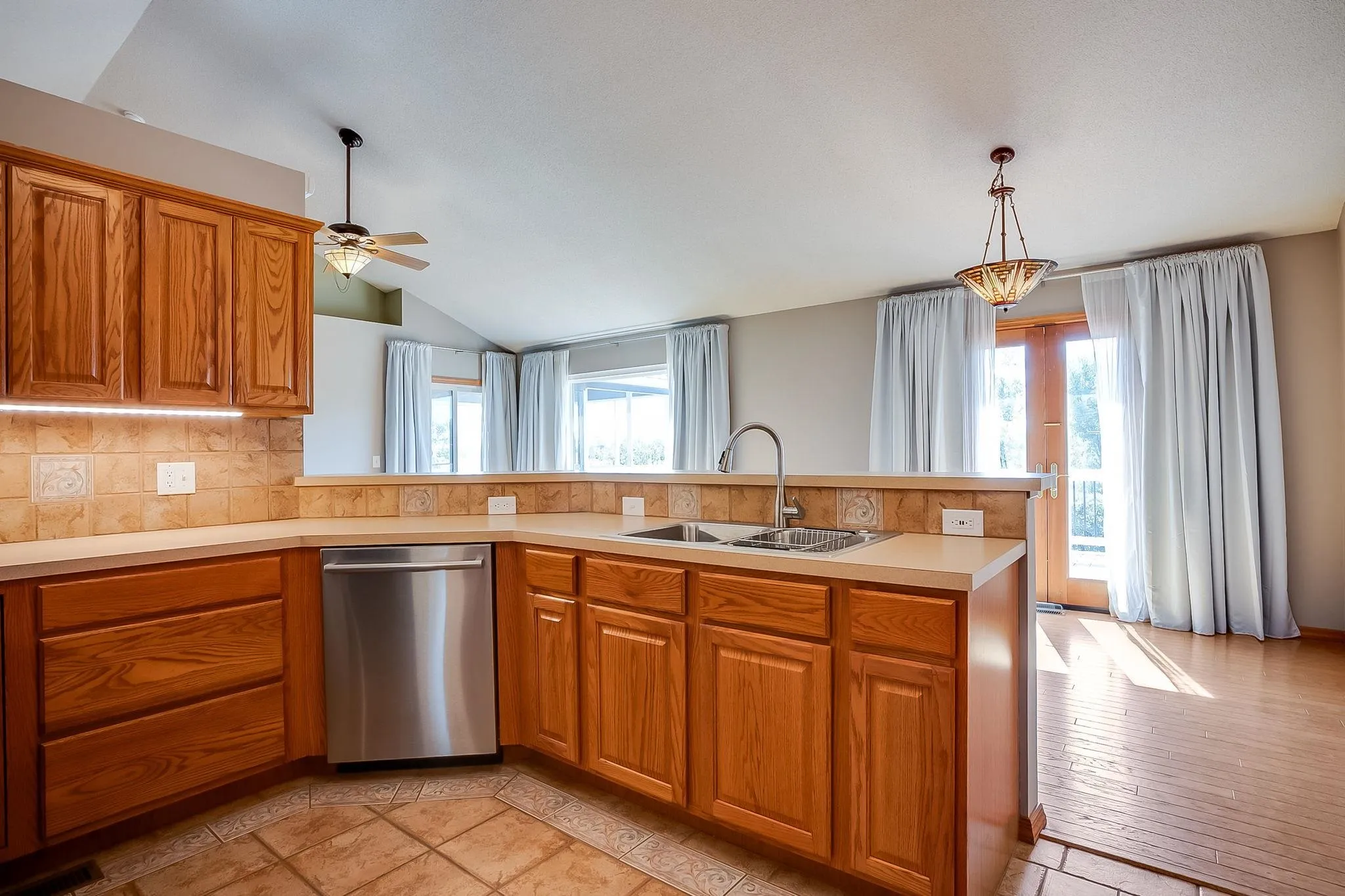 Wichita, Kansas 67210, United States, 3 Bedrooms Bedrooms, ,3 BathroomsBathrooms,Residential,Active,218836