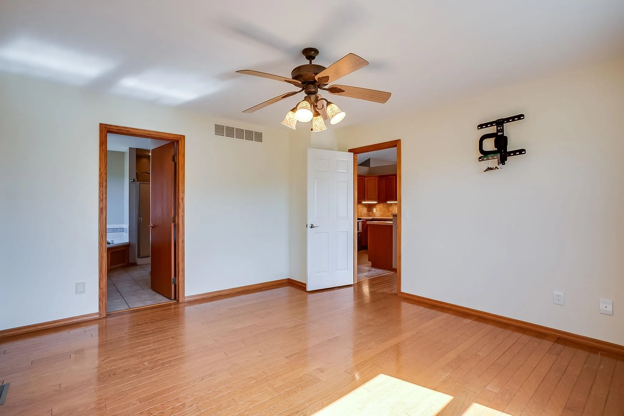 Wichita, Kansas 67210, United States, 3 Bedrooms Bedrooms, ,3 BathroomsBathrooms,Residential,Active,218836