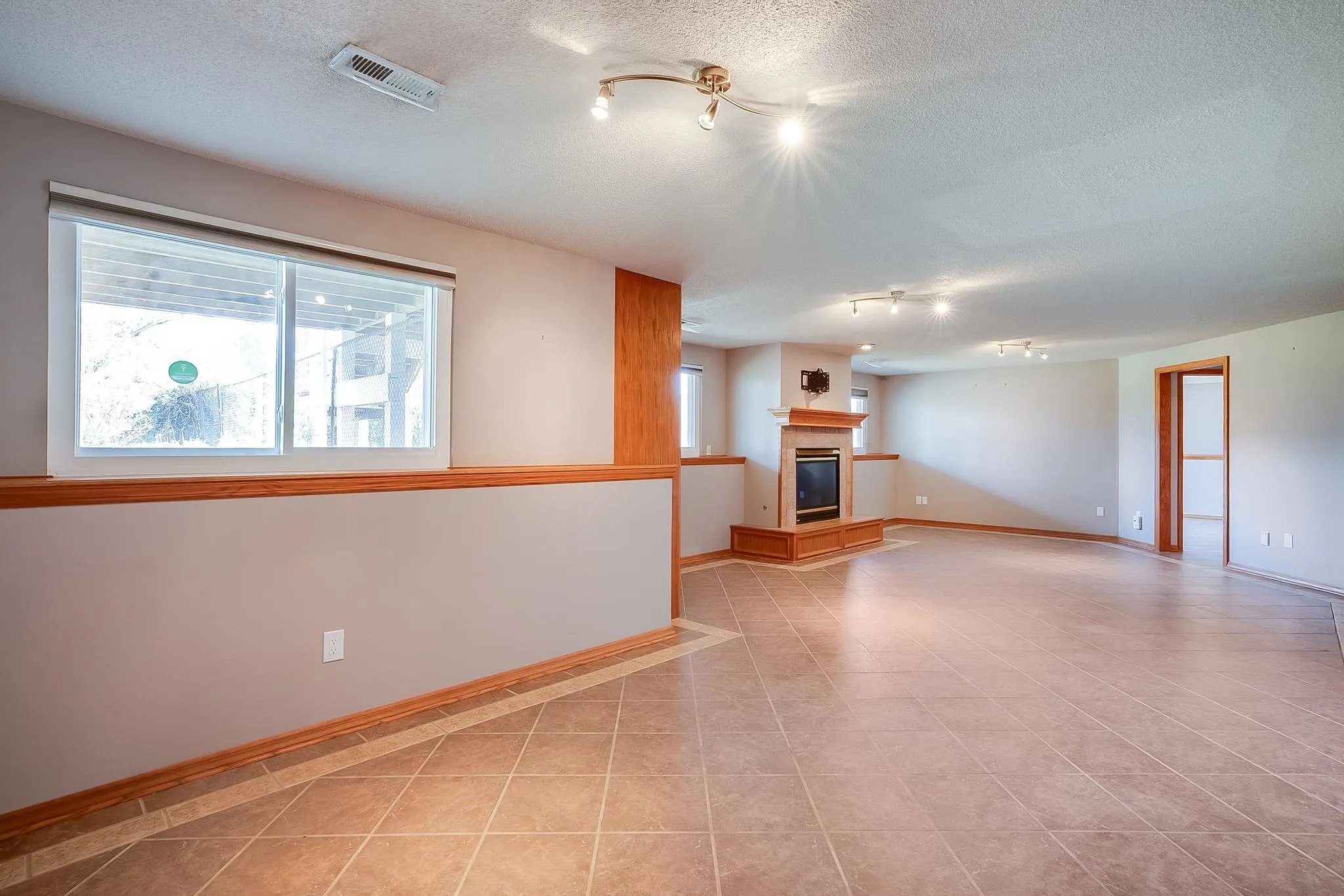 Wichita, Kansas 67210, United States, 3 Bedrooms Bedrooms, ,3 BathroomsBathrooms,Residential,Active,218836