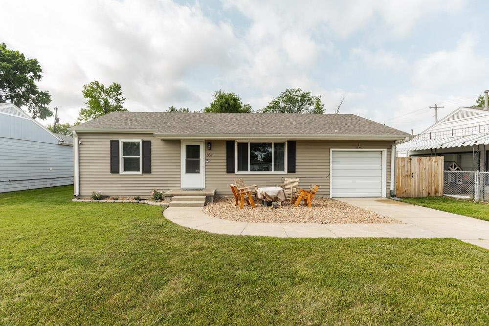 808 E Ellsworth Ave, Salina, Kansas image 1