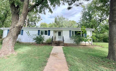 Mobile Home For Sale - 304 S Valley St<br/> Greenwood County, Eureka, KS 67045
