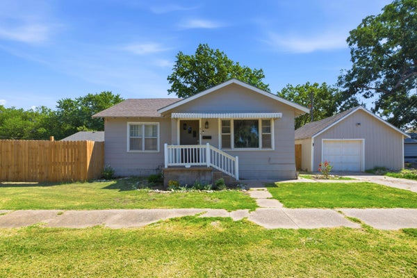 814 DEARBORN ST, AUGUSTA, KS 67010 - Image a0135fe2b35796dd5ca7d7b5edd4355e/102580435