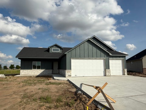 Homes For Sale - 870 N Main<br/> Goddard, KS 67052