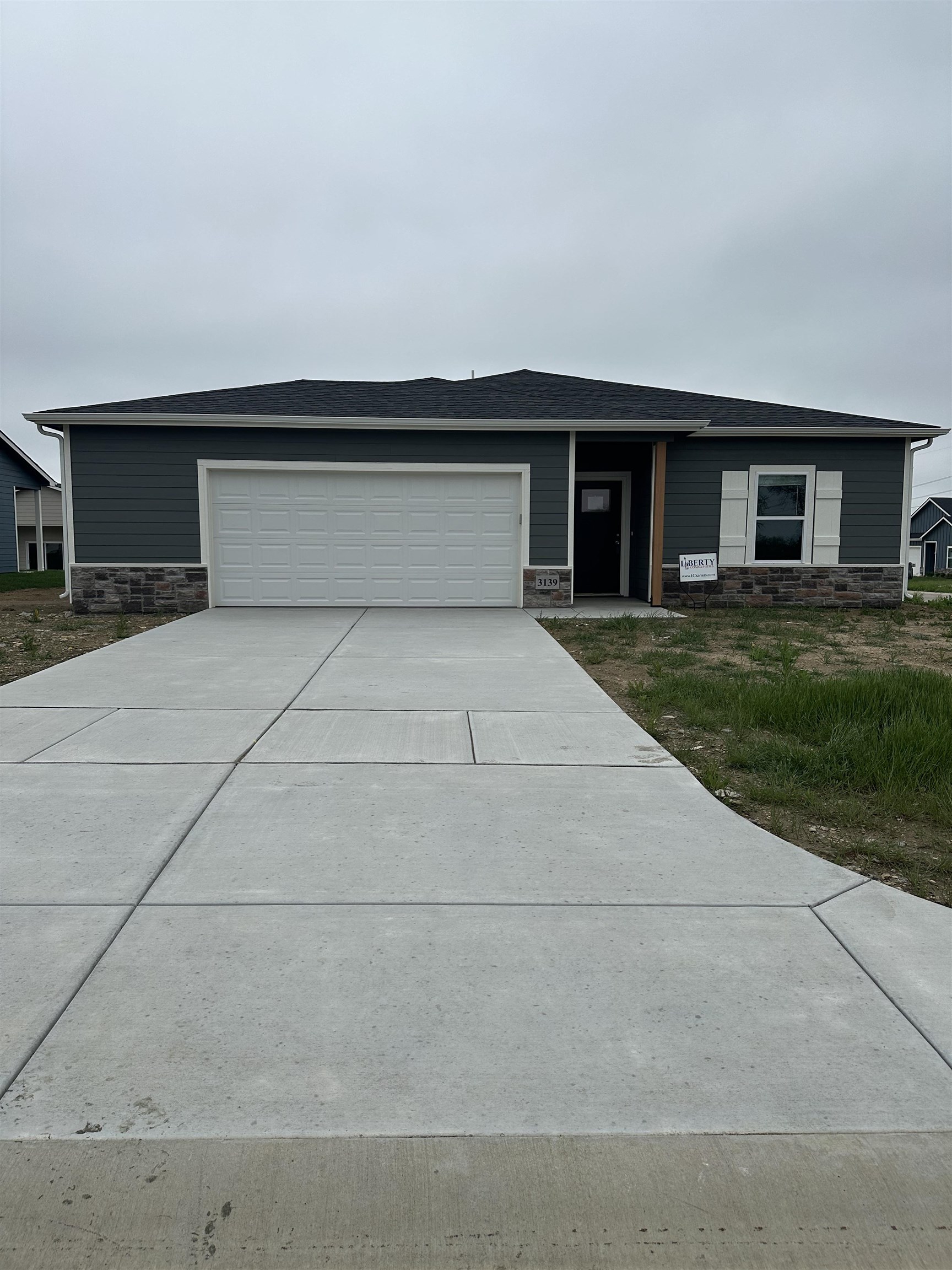 3139 E Highridge Ct, Park City, Kansas image 2