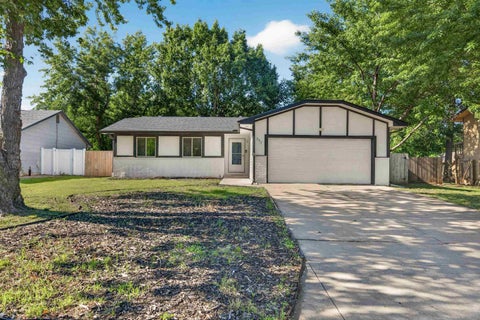 Homes For Sale - 207 E North Point Dr<br/> Derby, KS 67037