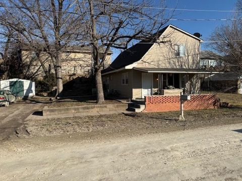 Multifamily For Sale - 723-1/2 Cliff Drive<br/> Augusta, KS 67010