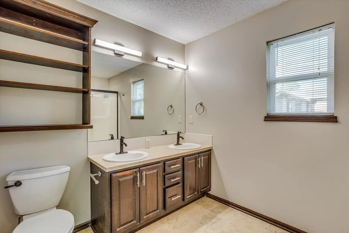 Wichita, Kansas 67226, United States, 4 Bedrooms Bedrooms, ,3 BathroomsBathrooms,Residential,Pending,130136