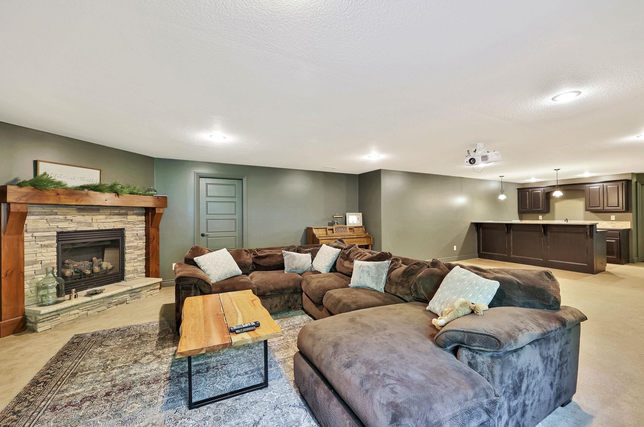 Wichita, Kansas 67206, United States, 5 Bedrooms Bedrooms, ,3 BathroomsBathrooms,Residential,Pending,62382