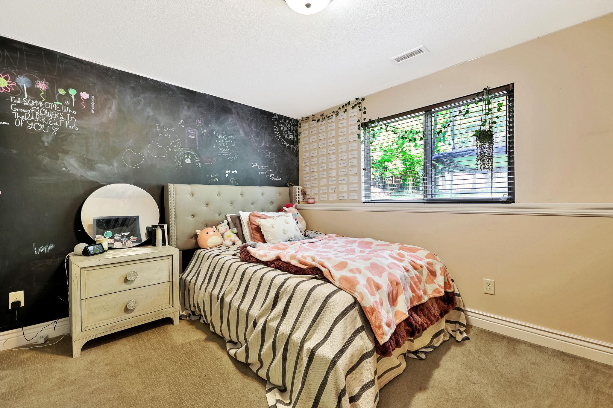 Wichita, Kansas 67206, United States, 5 Bedrooms Bedrooms, ,3 BathroomsBathrooms,Residential,Pending,62382