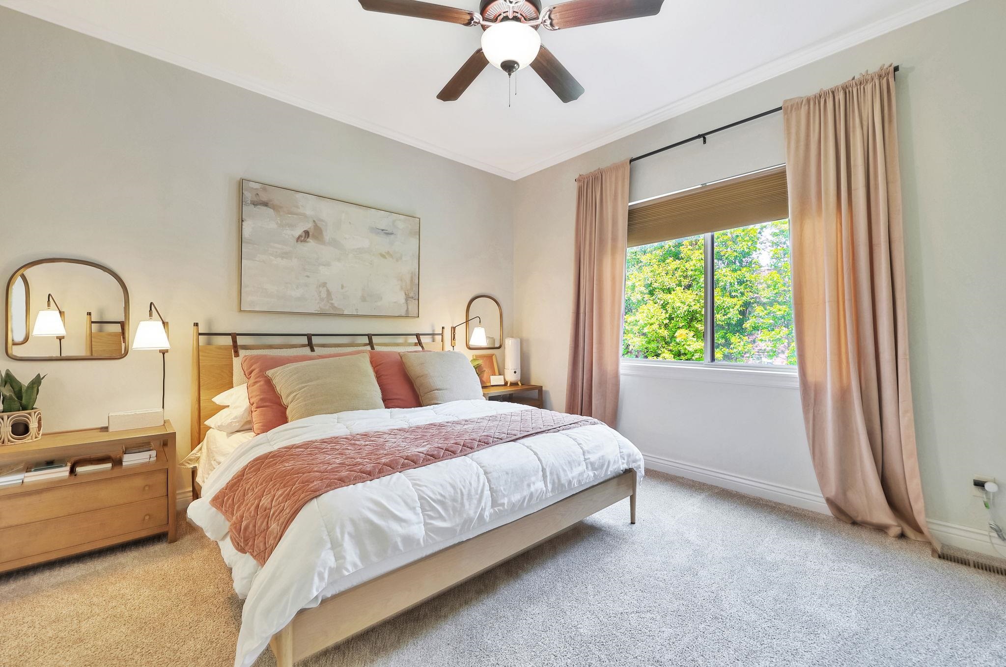 Wichita, Kansas 67206, United States, 5 Bedrooms Bedrooms, ,3 BathroomsBathrooms,Residential,Pending,62382