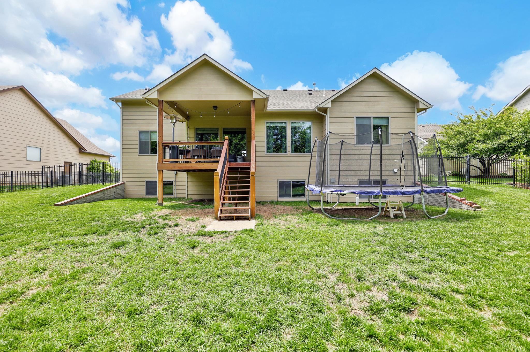 Wichita, Kansas 67206, United States, 5 Bedrooms Bedrooms, ,3 BathroomsBathrooms,Residential,Pending,62382