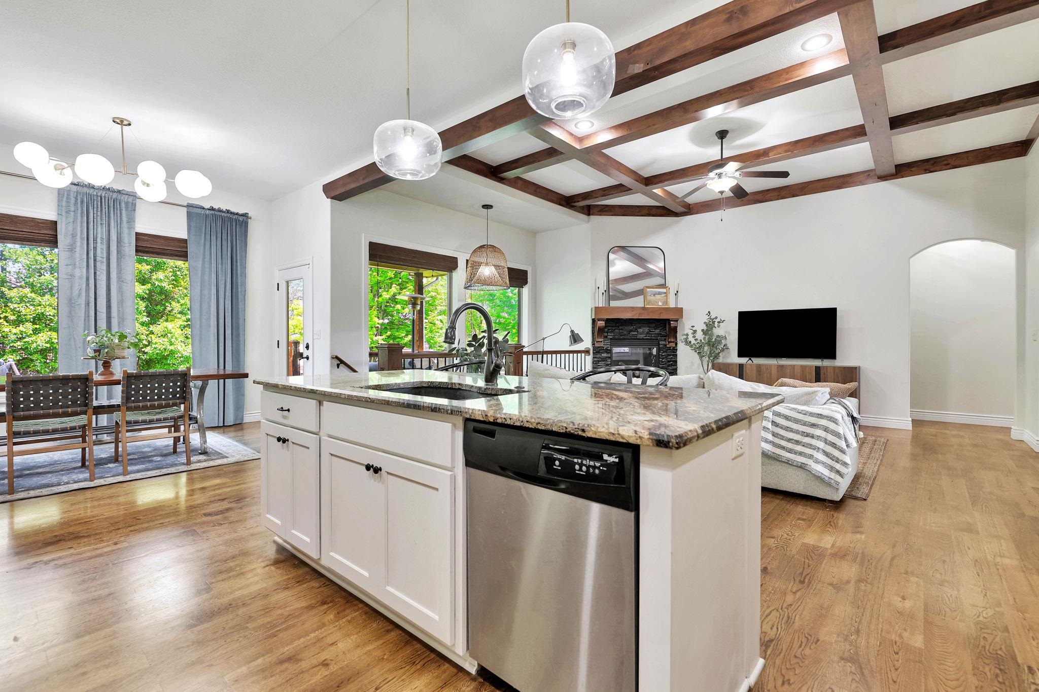 Wichita, Kansas 67206, United States, 5 Bedrooms Bedrooms, ,3 BathroomsBathrooms,Residential,Pending,62382