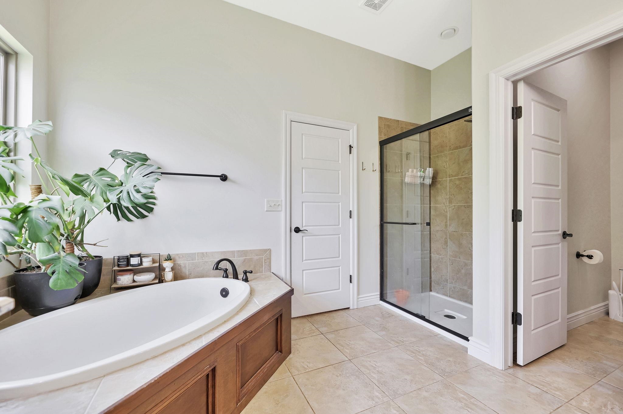 Wichita, Kansas 67206, United States, 5 Bedrooms Bedrooms, ,3 BathroomsBathrooms,Residential,Pending,62382