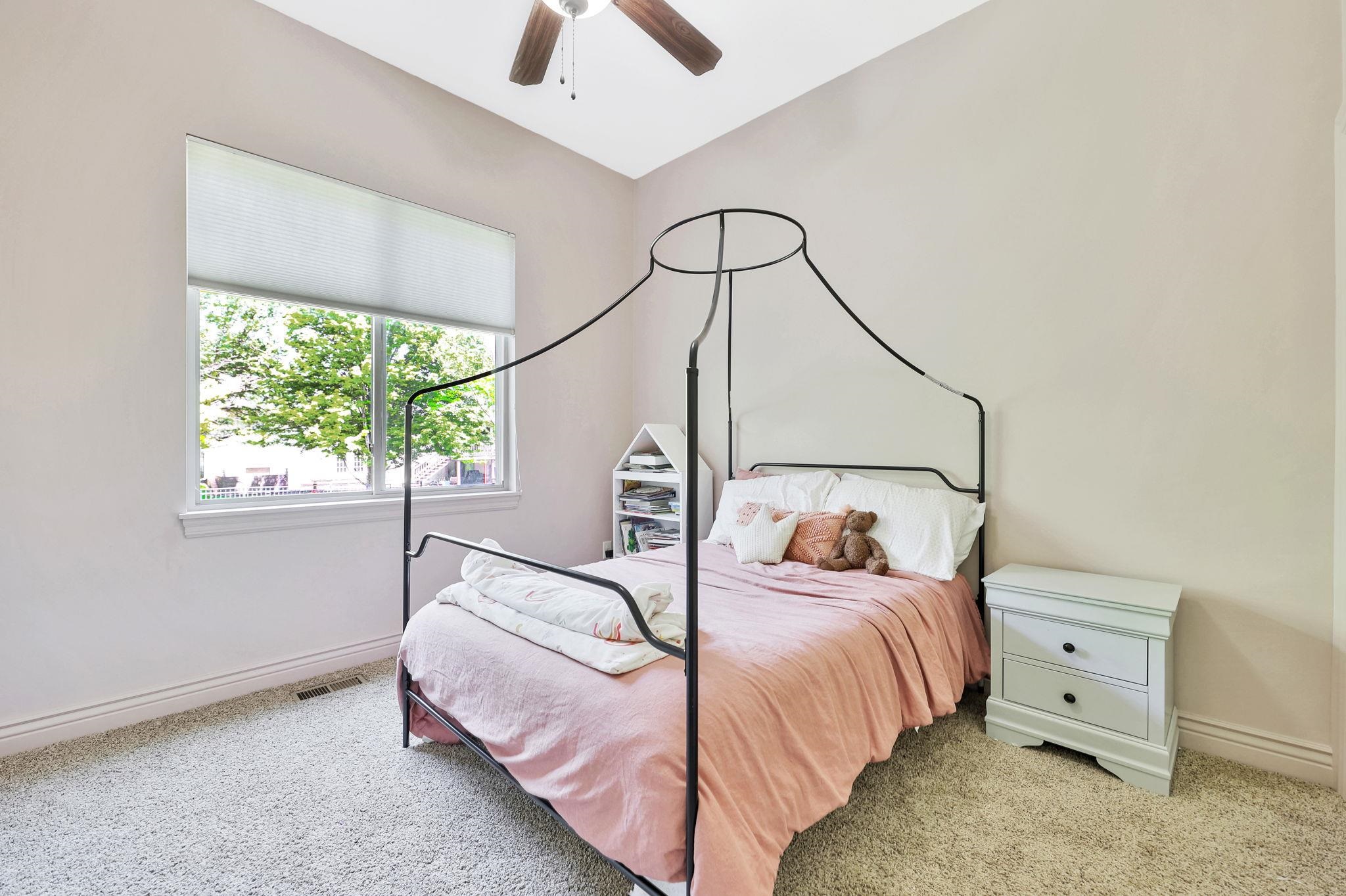 Wichita, Kansas 67206, United States, 5 Bedrooms Bedrooms, ,3 BathroomsBathrooms,Residential,Pending,62382