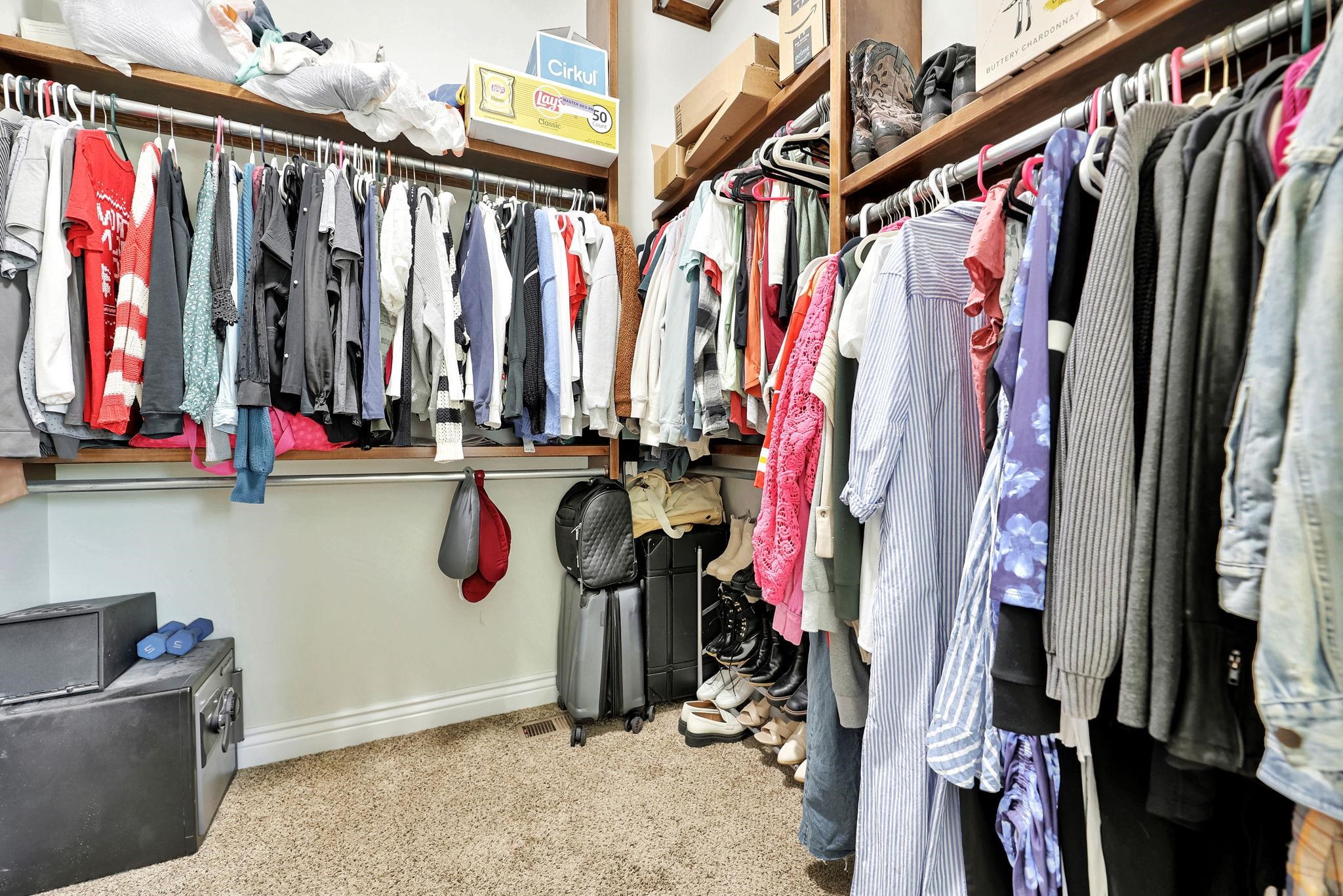 Wichita, Kansas 67206, United States, 5 Bedrooms Bedrooms, ,3 BathroomsBathrooms,Residential,Pending,62382