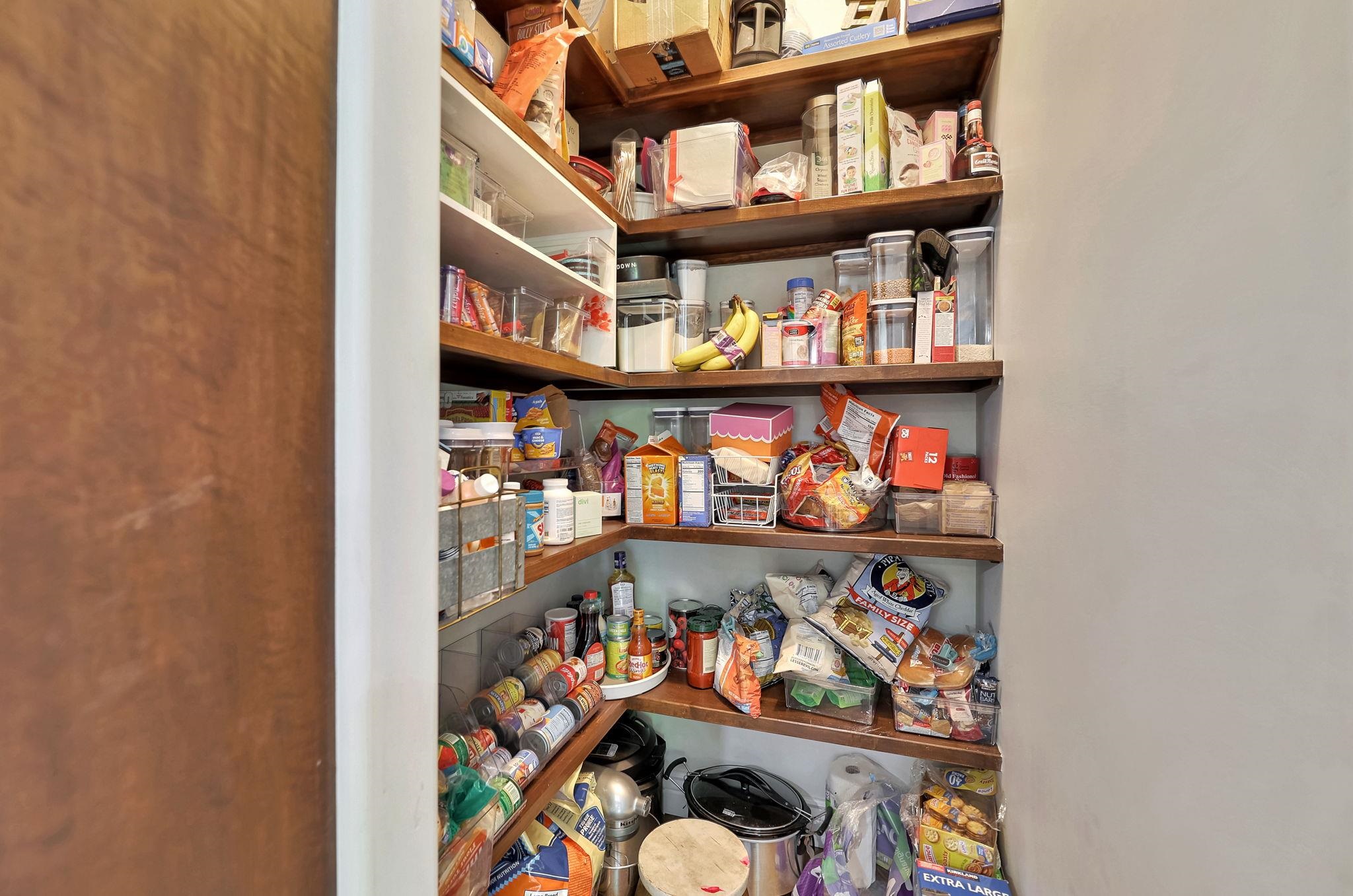 Wichita, Kansas 67206, United States, 5 Bedrooms Bedrooms, ,3 BathroomsBathrooms,Residential,Pending,62382